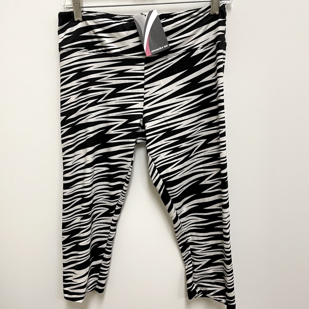 Marika Tek Zebra Strip Capri leggings M 🦓